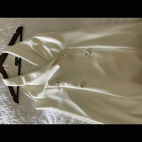 Woman’s Le chateau double breasted never worn - Picture 4 of 4